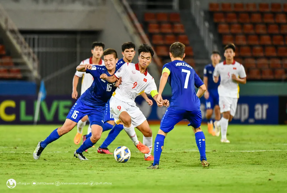 HLV Hoàng Anh Tuấn lí giải thất bại của U17 Việt Nam tại VCK U17 châu Á - Ảnh 2.