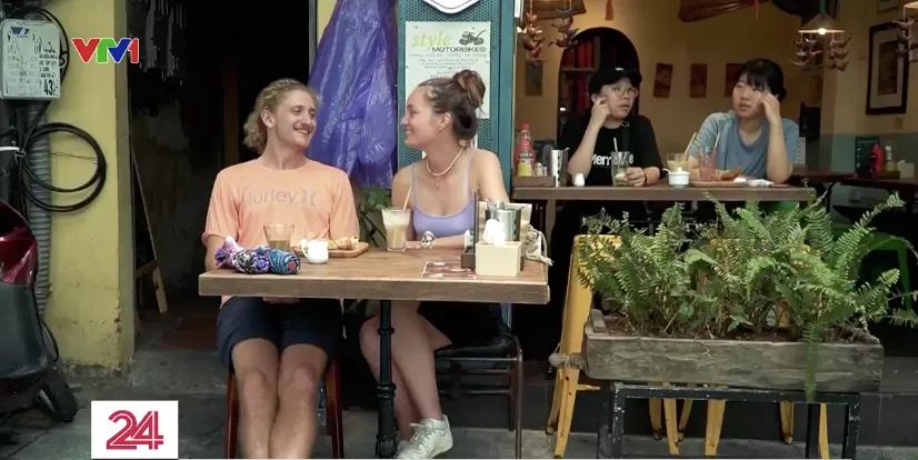 Trải nghiệm du lịch một m&igrave;nh tại H&agrave; Nội của kh&aacute;ch nước ngo&agrave;i - Ảnh 1.