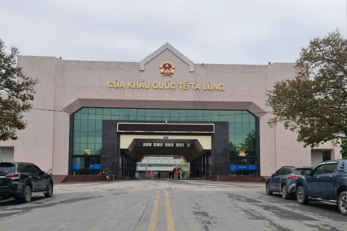 Nối lại hoạt động xuất nhập cảnh tại cửa khẩu T&agrave; L&ugrave;ng, Cao Bằng - Ảnh 1.