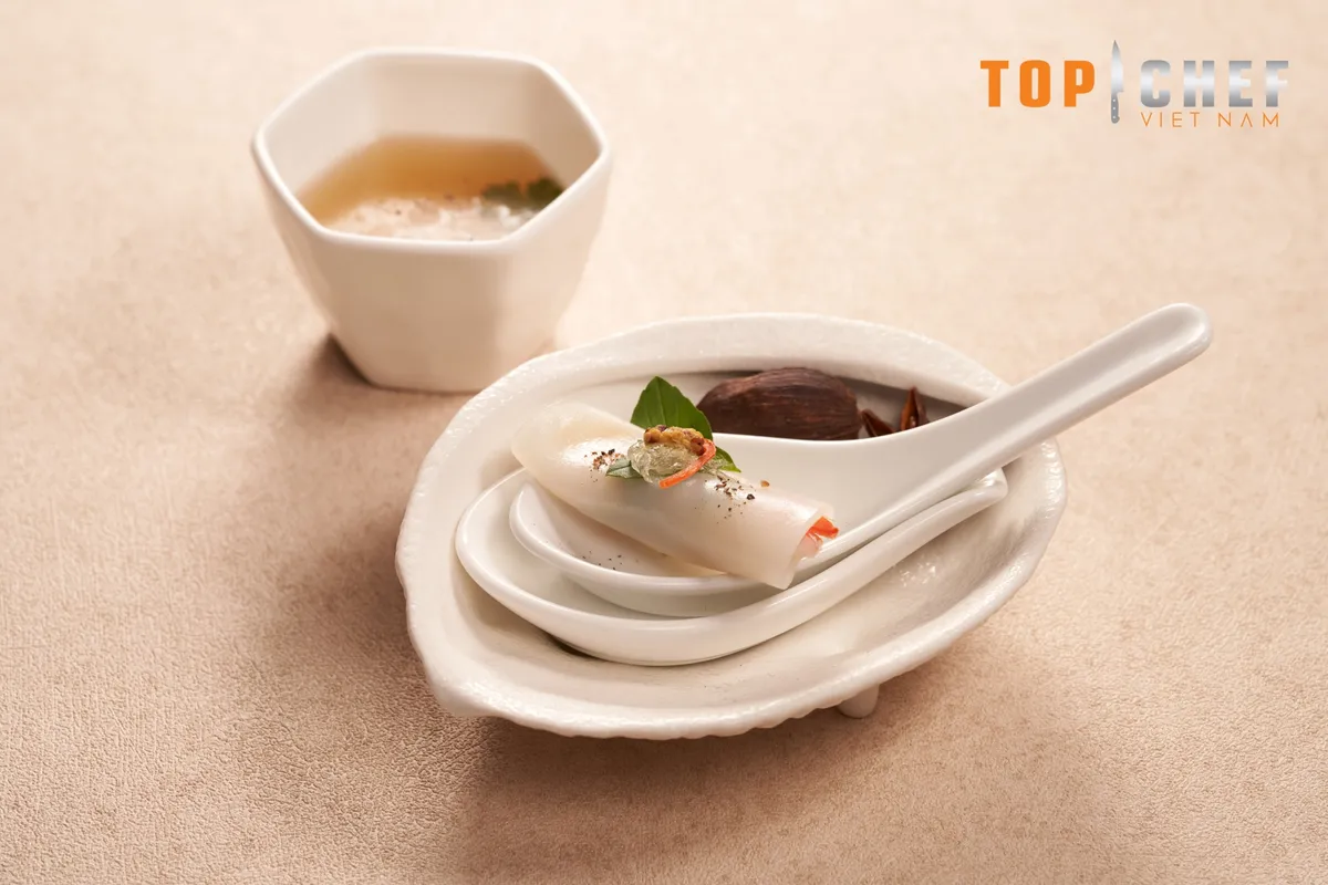 Top Chef Việt Nam 2023 - Tập 3: Thử thách nấu món phở ăn không dùng đũa, 2 đầu bếp gói dao ra về - Ảnh 8.