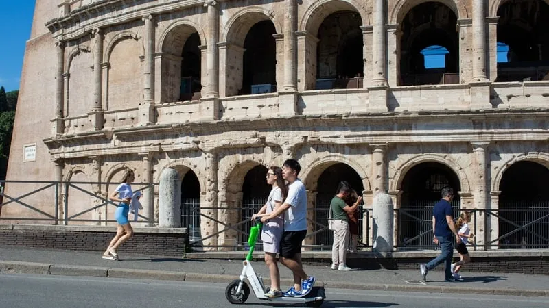 Italy siết chặt quy định đối với xe scooter điện sau c&aacute;c trường hợp tử vong v&agrave; tai nạn - Ảnh 1.