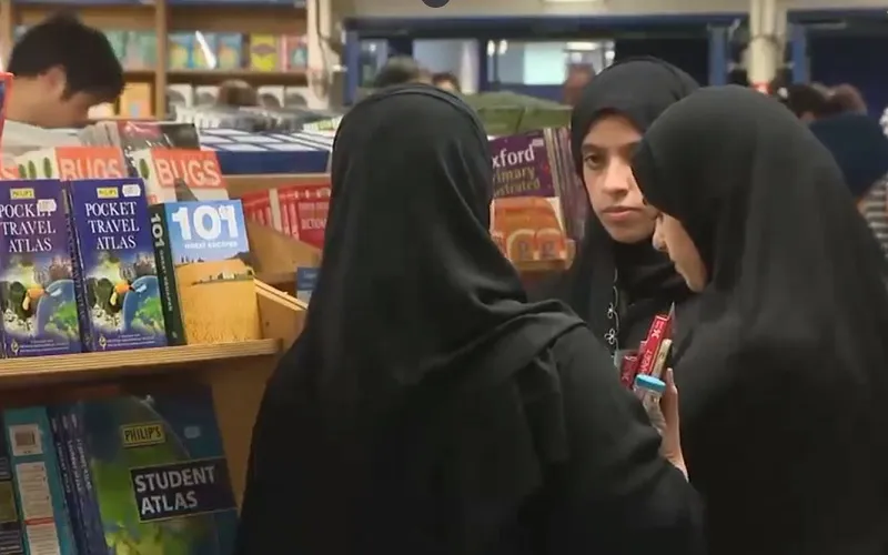 Hội chợ s&aacute;ch nổi lớn nhất thế giới tại Trung Đ&ocirc;ng - Ảnh 2.