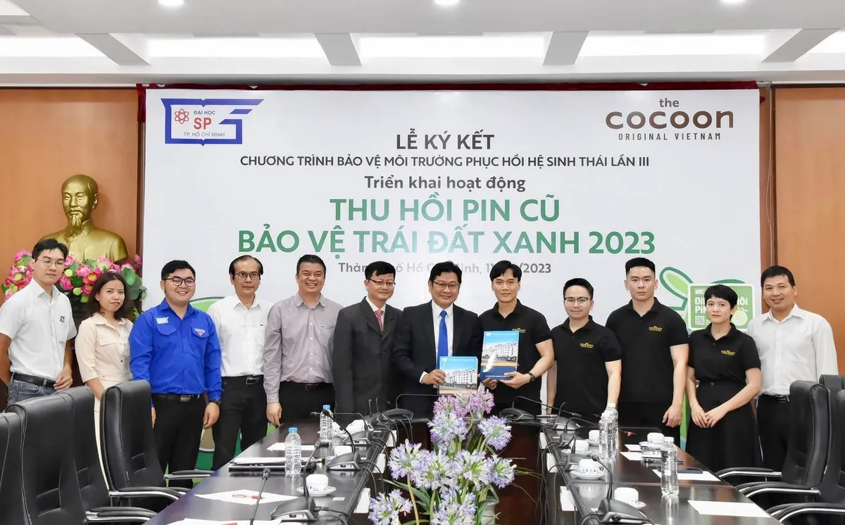 Cocoon và Trường ĐH Sư Phạm TP Hồ Chí Minh: Thu gom gần 7 tấn pin cũ bảo vệ môi trường - Ảnh 1.