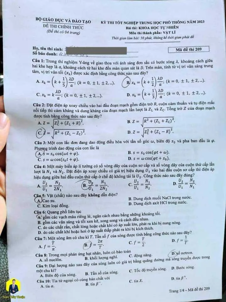 Đề thi và gợi ý đáp án môn Vật lý Kỳ thi tốt nghiệp THPT 2023 - Ảnh 1.
