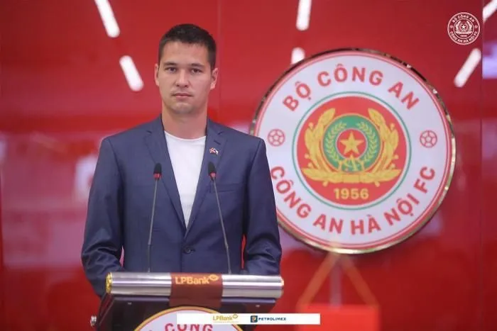 Filip Nguyễn ra mắt CLB Công an Hà Nội - Ảnh 1. Filip Nguyễn ra mắt CLB Công an Hà Nội - Ảnh 1.