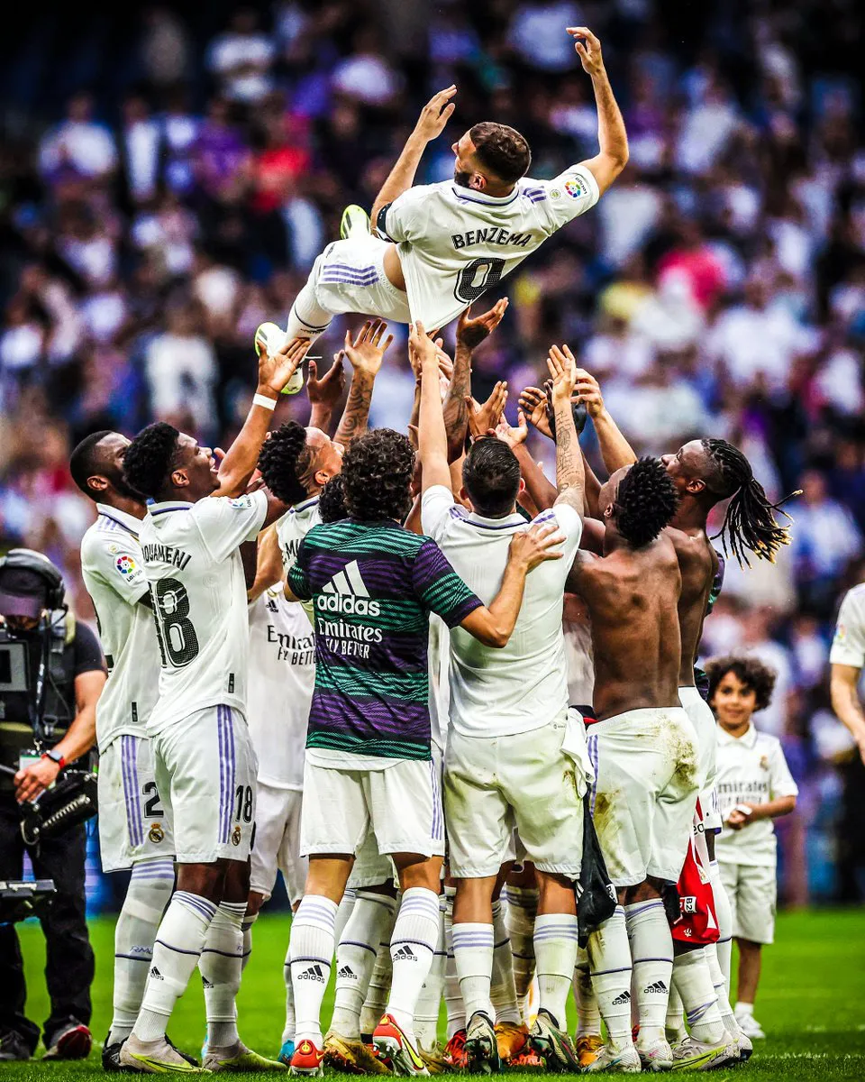 Benzema tỏa sáng trong ngày chia tay Real Madrid - Ảnh 2. Benzema tỏa sáng trong ngày chia tay Real Madrid - Ảnh 2.
