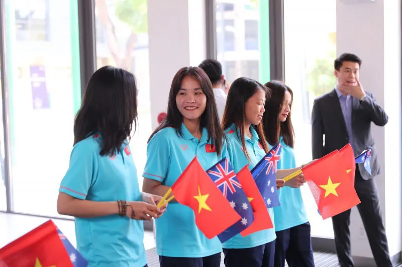 Thủ tướng Phạm Minh Chính cùng Thủ tướng Australia Anthony Albanese nhận áo đấu của ĐT nữ Việt Nam - Ảnh 11. Thủ tướng Phạm Minh Chính cùng Thủ tướng Australia Anthony Albanese nhận áo đấu của ĐT nữ Việt Nam - Ảnh 11.