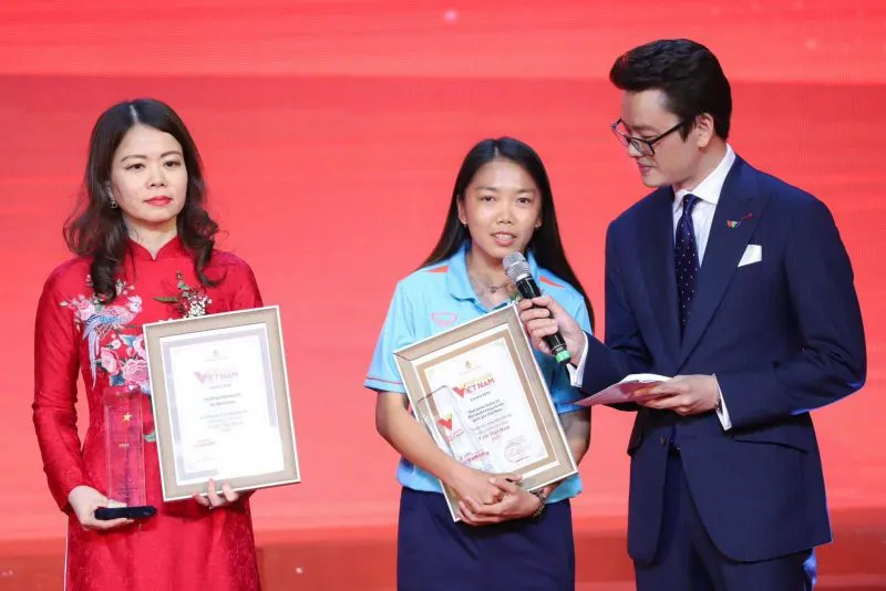 ĐT nữ Việt Nam được vinh danh tại chương trình Vinh quang Việt Nam năm 2023 - Ảnh 3. ĐT nữ Việt Nam được vinh danh tại chương trình Vinh quang Việt Nam năm 2023 - Ảnh 3.