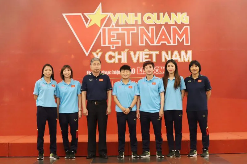 ĐT nữ Việt Nam được vinh danh tại chương trình Vinh quang Việt Nam năm 2023 - Ảnh 1. ĐT nữ Việt Nam được vinh danh tại chương trình Vinh quang Việt Nam năm 2023 - Ảnh 1.