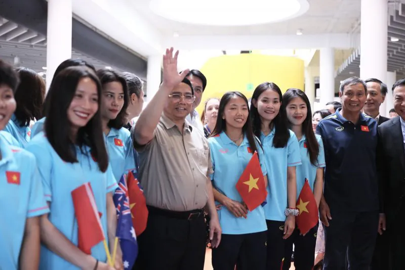 Thủ tướng Phạm Minh Chính cùng Thủ tướng Australia Anthony Albanese nhận áo đấu của ĐT nữ Việt Nam - Ảnh 7. Thủ tướng Phạm Minh Chính cùng Thủ tướng Australia Anthony Albanese nhận áo đấu của ĐT nữ Việt Nam - Ảnh 7.