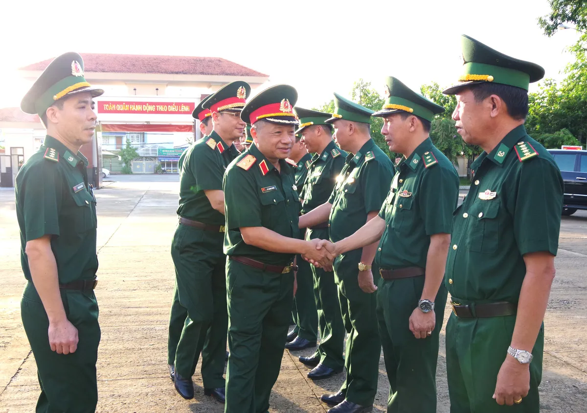 Kiểm tra công tác Đảng, công tác chính trị, công tác tham mưu huấn luyện tại BĐBP tỉnh Cà Mau - Ảnh 1.