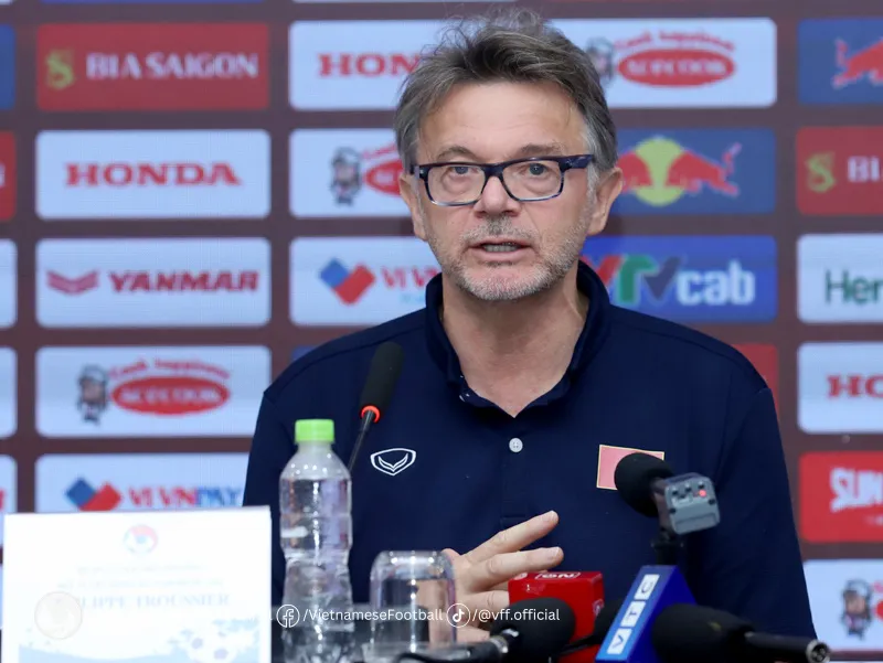 HLV Philippe Troussier chọn đội hình thi đấu FIFA Days cho ĐT Việt Nam từ 58 cầu thủ được triệu tập - Ảnh 1. HLV Philippe Troussier chọn đội hình thi đấu FIFA Days cho ĐT Việt Nam từ 58 cầu thủ được triệu tập - Ảnh 1.