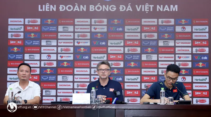 HLV Philippe Troussier chọn đội hình thi đấu FIFA Days cho ĐT Việt Nam từ 58 cầu thủ được triệu tập - Ảnh 2. HLV Philippe Troussier chọn đội hình thi đấu FIFA Days cho ĐT Việt Nam từ 58 cầu thủ được triệu tập - Ảnh 2.