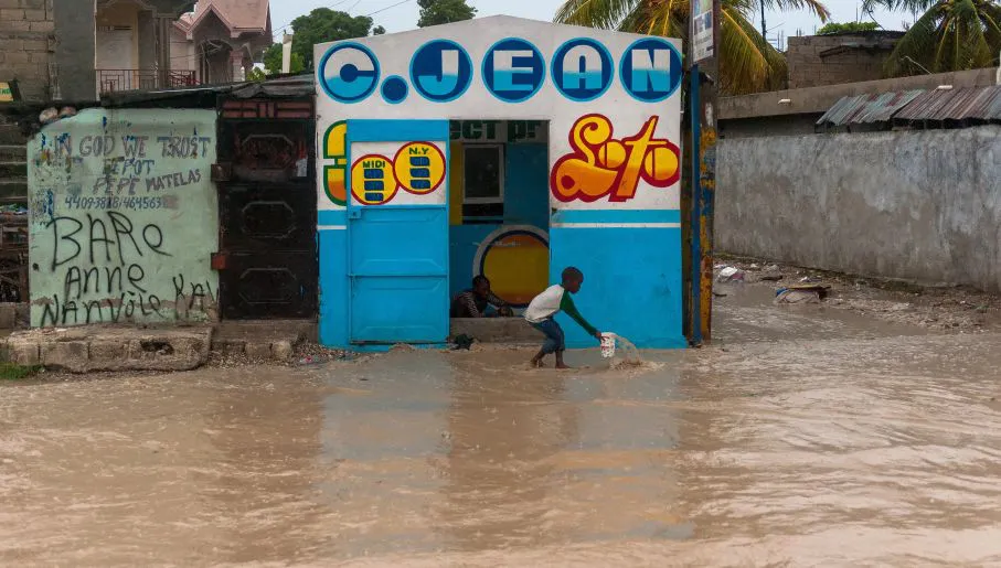 Lũ lụt, lở đất ở Haiti khiến hơn 40 người thiệt mạng, hàng nghìn người phải sơ tán - Ảnh 2. Lũ lụt, lở đất ở Haiti khiến hơn 40 người thiệt mạng, hàng nghìn người phải sơ tán - Ảnh 2.