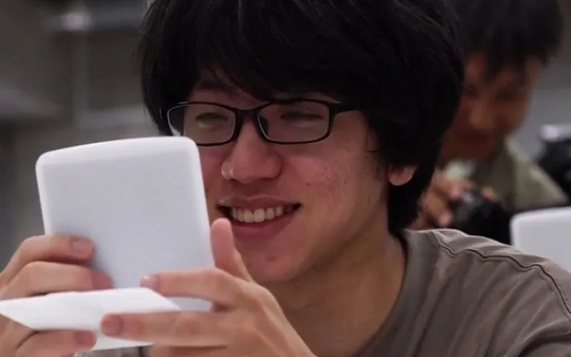 Thanh ni&ecirc;n Nhật Bản học c&aacute;ch mỉm cười sau khi bỏ khẩu trang - Ảnh 2.