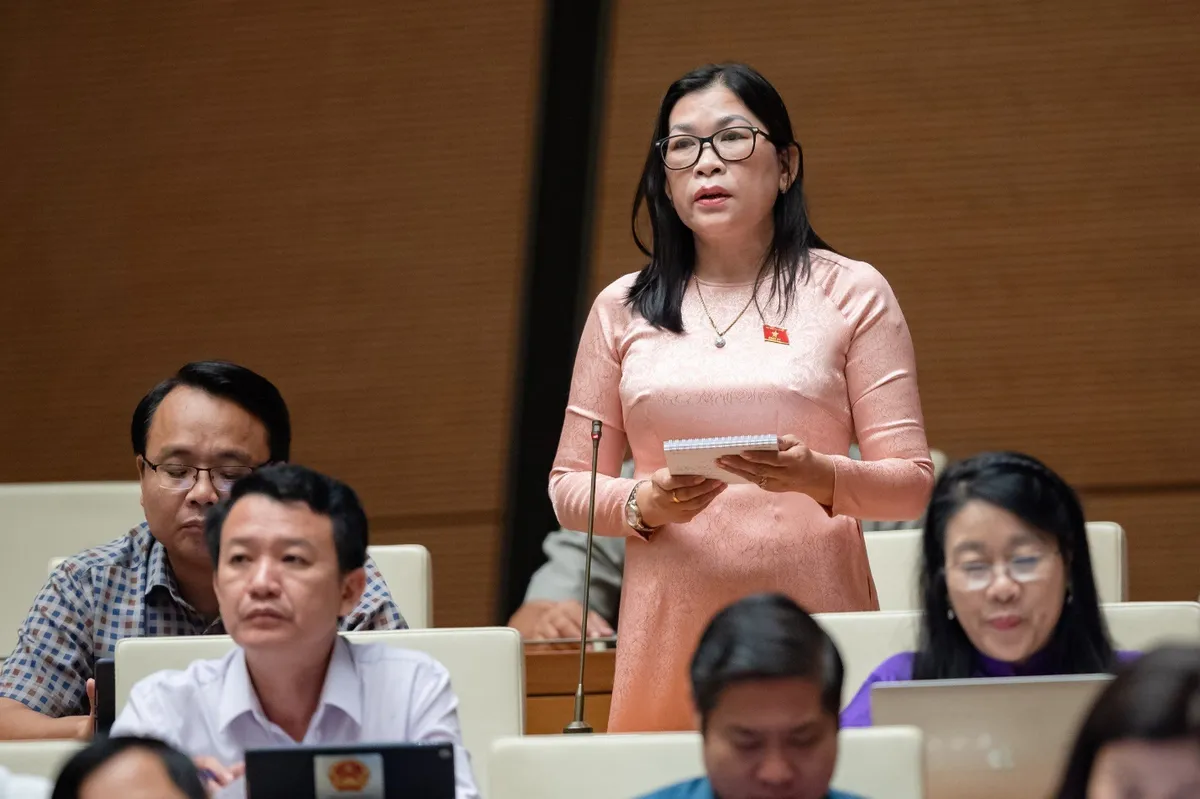 Bộ trưởng Đào Ngọc Dung: Sẽ suy nghĩ thấu đáo về việc lập Quỹ hỗ trợ người lao động - Ảnh 1.