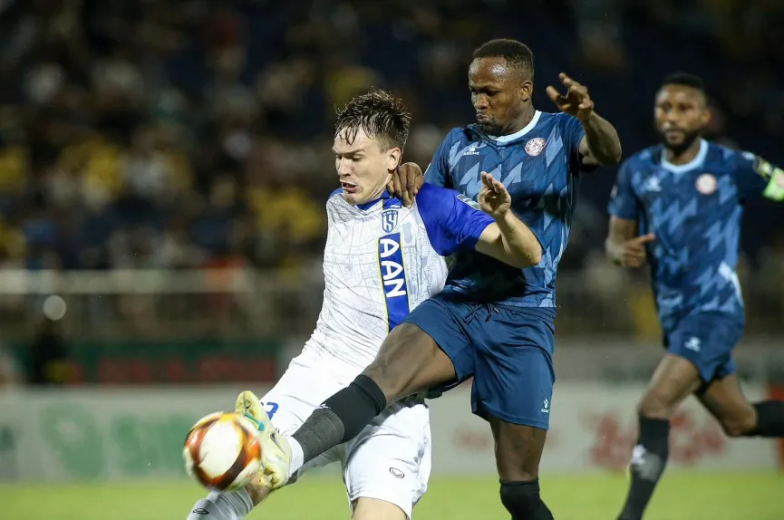 Vòng 11 V.League 2023 | Sông Lam Nghệ An nhọc nhằn đánh bại CLB TP Hồ Chí Minh - Ảnh 2. Vòng 11 V.League 2023 | Sông Lam Nghệ An nhọc nhằn đánh bại CLB TP Hồ Chí Minh - Ảnh 2.