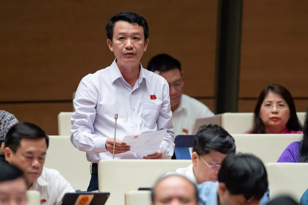 Bộ trưởng Đào Ngọc Dung: Sẽ suy nghĩ thấu đáo về việc lập Quỹ hỗ trợ người lao động - Ảnh 3.