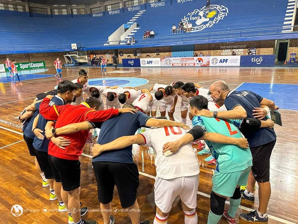 ĐT futsal Việt Nam hòa kịch tính Paraguay sau khi bị dẫn trước 3 bàn - Ảnh 1. ĐT futsal Việt Nam hòa kịch tính Paraguay sau khi bị dẫn trước 3 bàn - Ảnh 1.