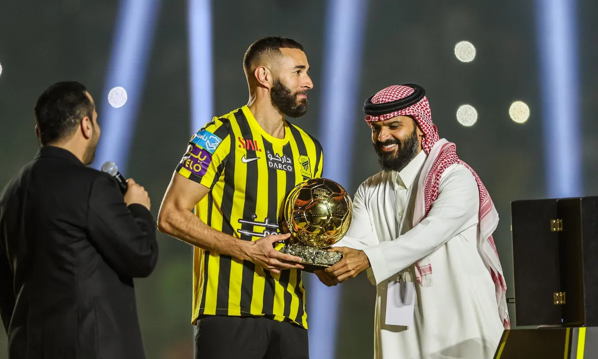 Benzema ra mắt Al Ittihad trong buổi lễ hoành tráng - Ảnh 3. Benzema ra mắt Al Ittihad trong buổi lễ hoành tráng - Ảnh 3.