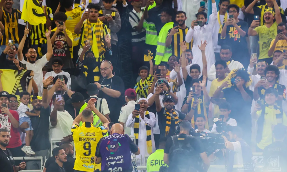 Benzema ra mắt Al Ittihad trong buổi lễ hoành tráng - Ảnh 4. Benzema ra mắt Al Ittihad trong buổi lễ hoành tráng - Ảnh 4.
