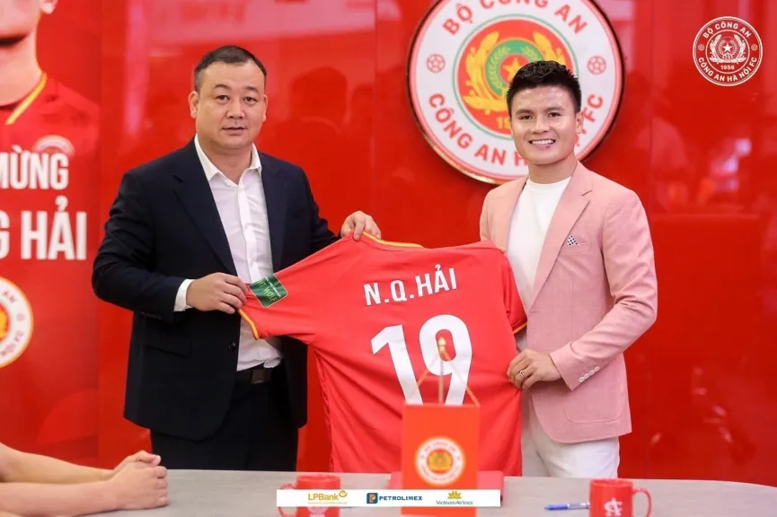 CLB Công an Hà Nội đăng ký 2 số áo cho Quang Hải - Ảnh 1. CLB Công an Hà Nội đăng ký 2 số áo cho Quang Hải - Ảnh 1.