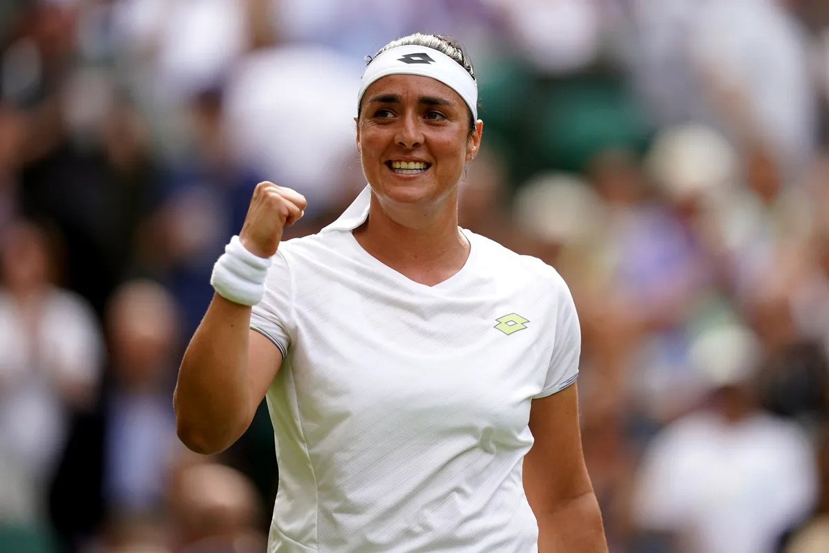 Ons Jabeur và Aryna Sabalenka vào tứ kết đơn nữu Wimbledon - Ảnh 1. Ons Jabeur và Aryna Sabalenka vào tứ kết đơn nữu Wimbledon - Ảnh 1.