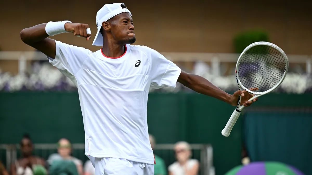 Stefanos Tsitsipas dừng bước tại vòng 4 Wimbledon - Ảnh 1. Stefanos Tsitsipas dừng bước tại vòng 4 Wimbledon - Ảnh 1.