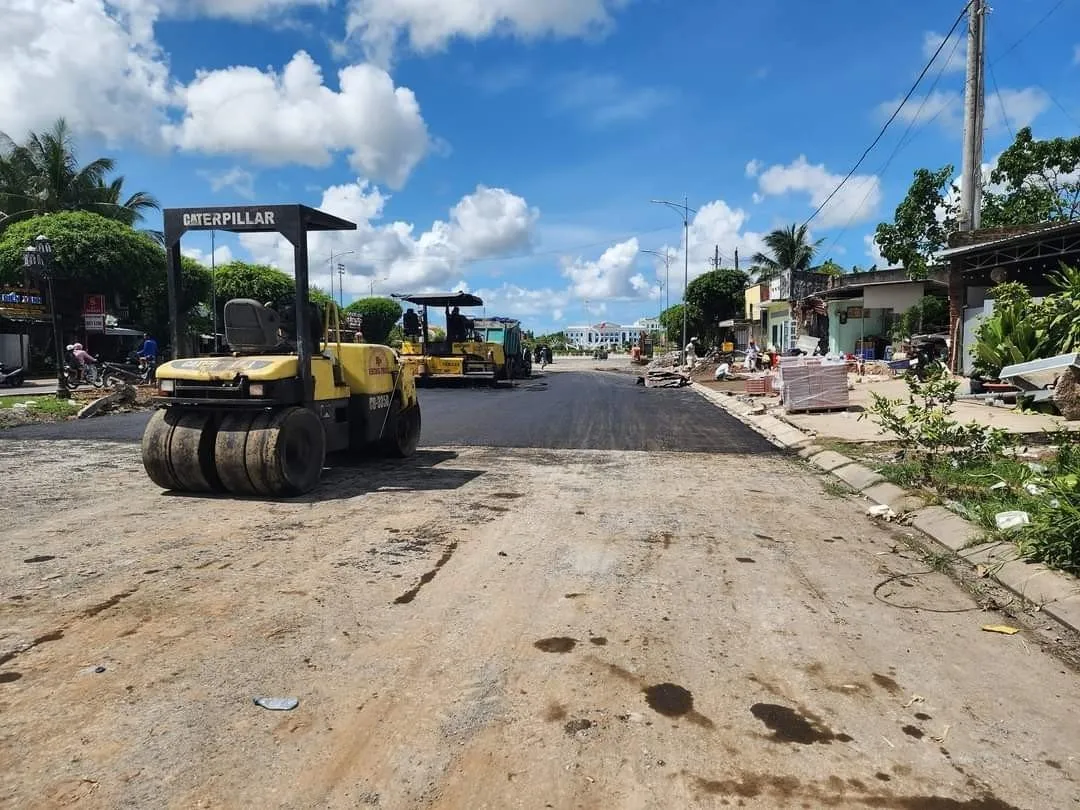 Tuyến đường cửa ngõ TP Bạc Liêu bị nghẽn 20 năm đã thông thoáng một bên - Ảnh 3.