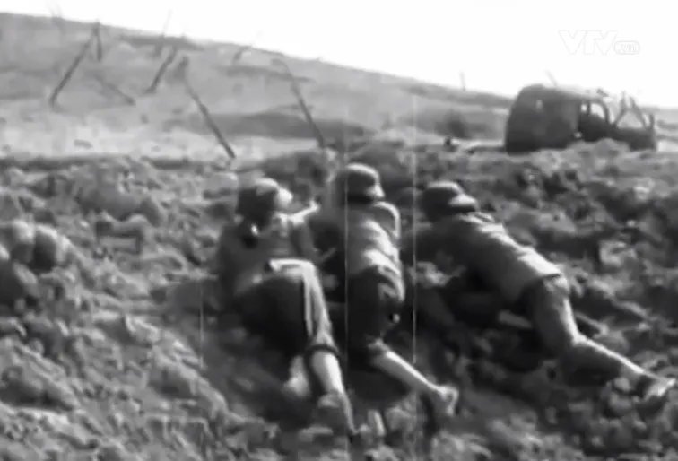 Nghĩa t&igrave;nh đồng đội ở Ng&atilde; ba Đồng Lộc - Ảnh 2.