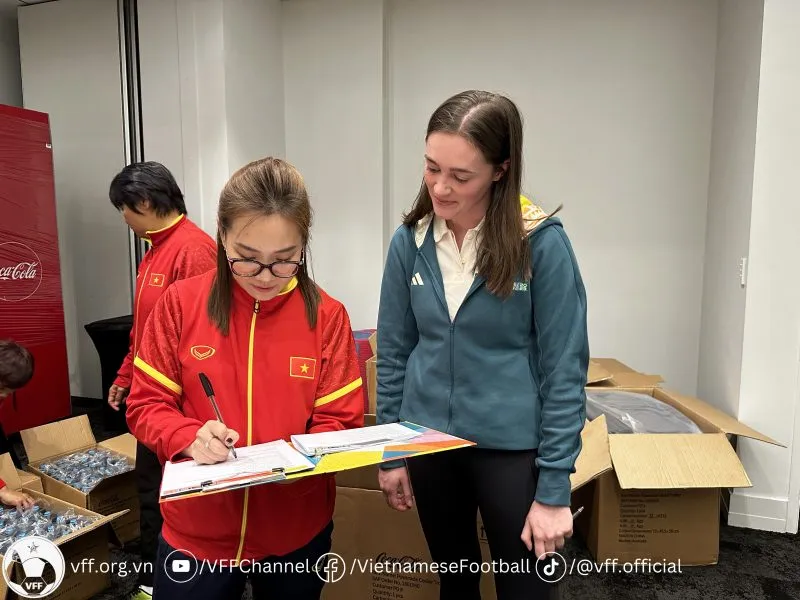 FIFA cung cấp các trang thiết bị phục vụ thi đấu tới ĐT nữ Việt Nam - Ảnh 2. FIFA cung cấp các trang thiết bị phục vụ thi đấu tới ĐT nữ Việt Nam - Ảnh 2.