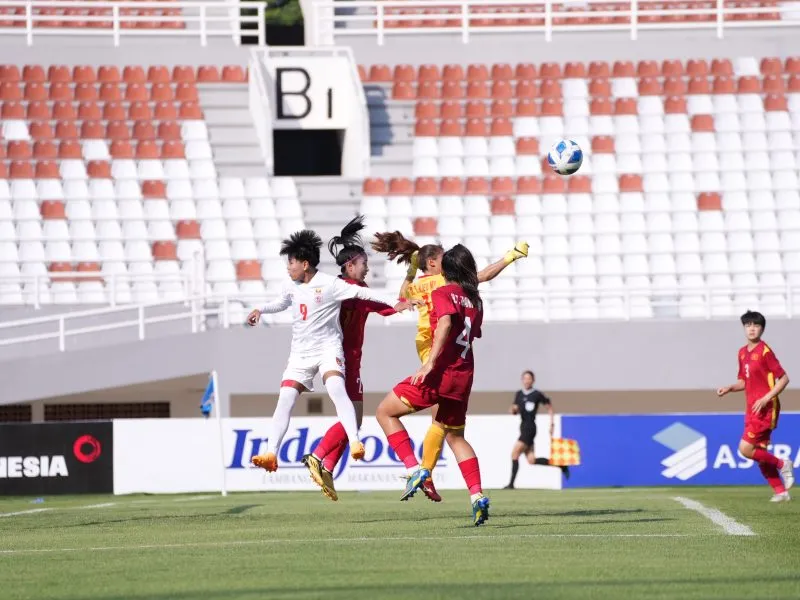 Thầy trò HLV Akira vào chung kết giải U19 nữ Đông Nam Á 2023 - Ảnh 3. Thầy trò HLV Akira vào chung kết giải U19 nữ Đông Nam Á 2023 - Ảnh 3.