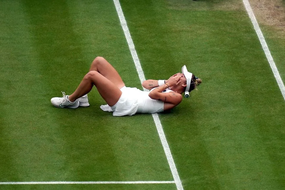 Marketa Vondrousova vô địch đơn nữ Wimbledon 2023 - Ảnh 1. Marketa Vondrousova vô địch đơn nữ Wimbledon 2023 - Ảnh 1.