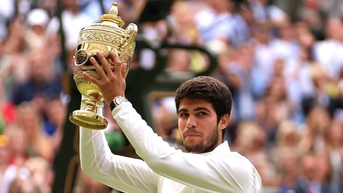 Đánh bại Djokovic, Carlos Alcaraz vô địch Wimbledon lần đầu tiên - Ảnh 4. Đánh bại Djokovic, Carlos Alcaraz vô địch Wimbledon lần đầu tiên - Ảnh 4.