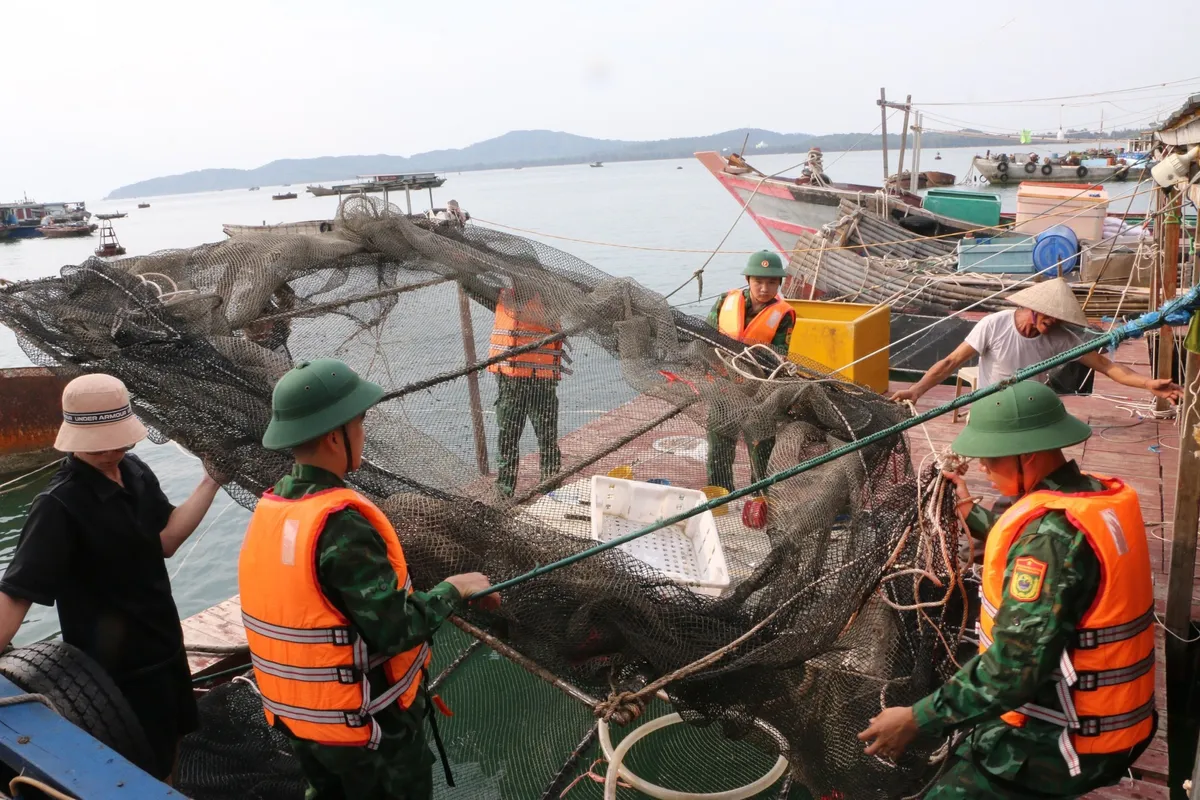 Bão số 1 di chuyển khá nhanh, đêm nay (17/7) đi vào Vịnh Bắc Bộ - Ảnh 2.