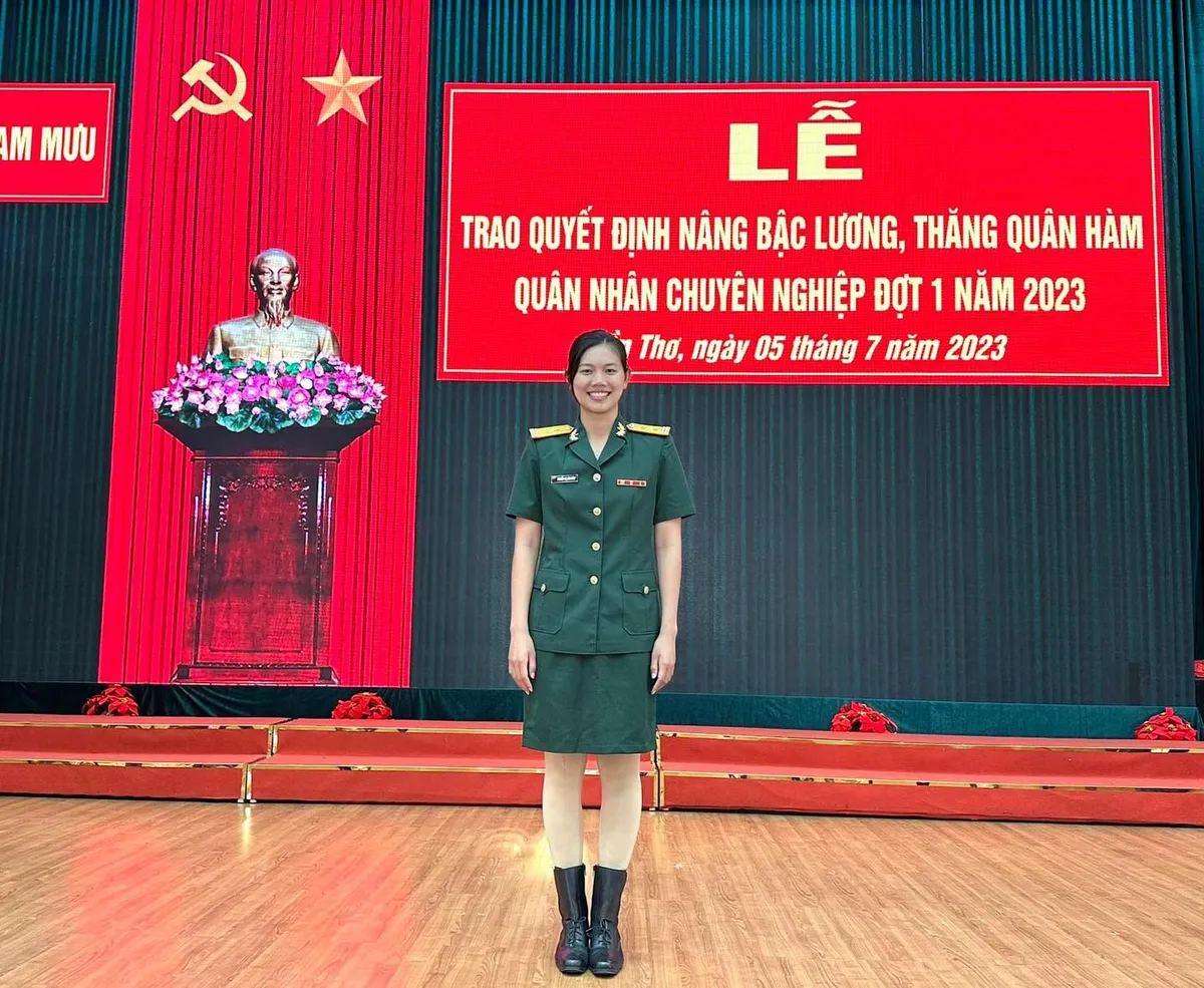 &Aacute;nh Vi&ecirc;n khiến d&acirc;n mạng trầm trồ với qu&acirc;n h&agrave;m Trung t&aacute; - Ảnh 1.