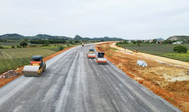 Đẩy nhanh tiến độ các tuyến cao tốc tại khu vực ĐBSCL - Ảnh 1.