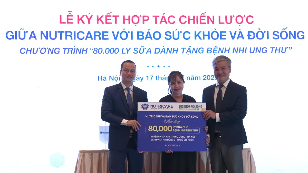 Trao tặng 80.000 ly sữa dinh dưỡng trao tặng bệnh nhi ung thư - Ảnh 1.