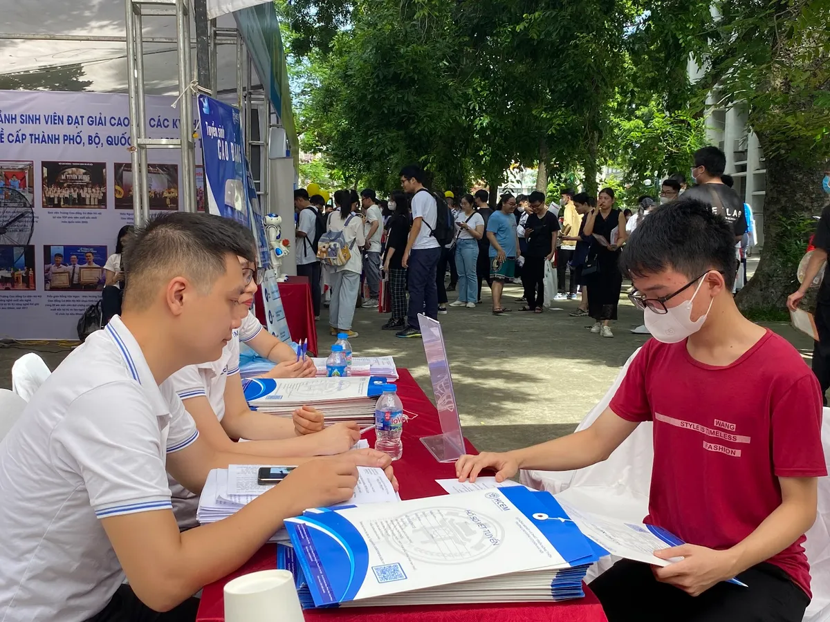 Ngày hội “Lựa chọn nguyện vọng” 2023: Thí sinh hiểu rõ hơn về ngành học đăng ký xét tuyển - Ảnh 13.