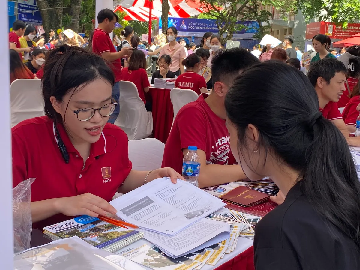 Ngày hội “Lựa chọn nguyện vọng” 2023: Thí sinh hiểu rõ hơn về ngành học đăng ký xét tuyển - Ảnh 12.