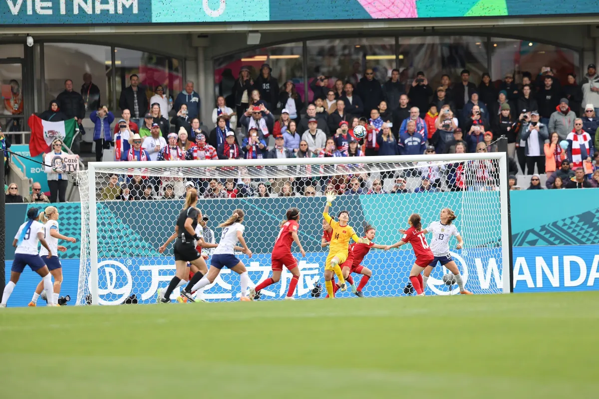 ĐT Mỹ 3-0 ĐT Việt Nam: Kiên cường các cô gái Việt Nam - Ảnh 1. ĐT Mỹ 3-0 ĐT Việt Nam: Kiên cường các cô gái Việt Nam - Ảnh 1.