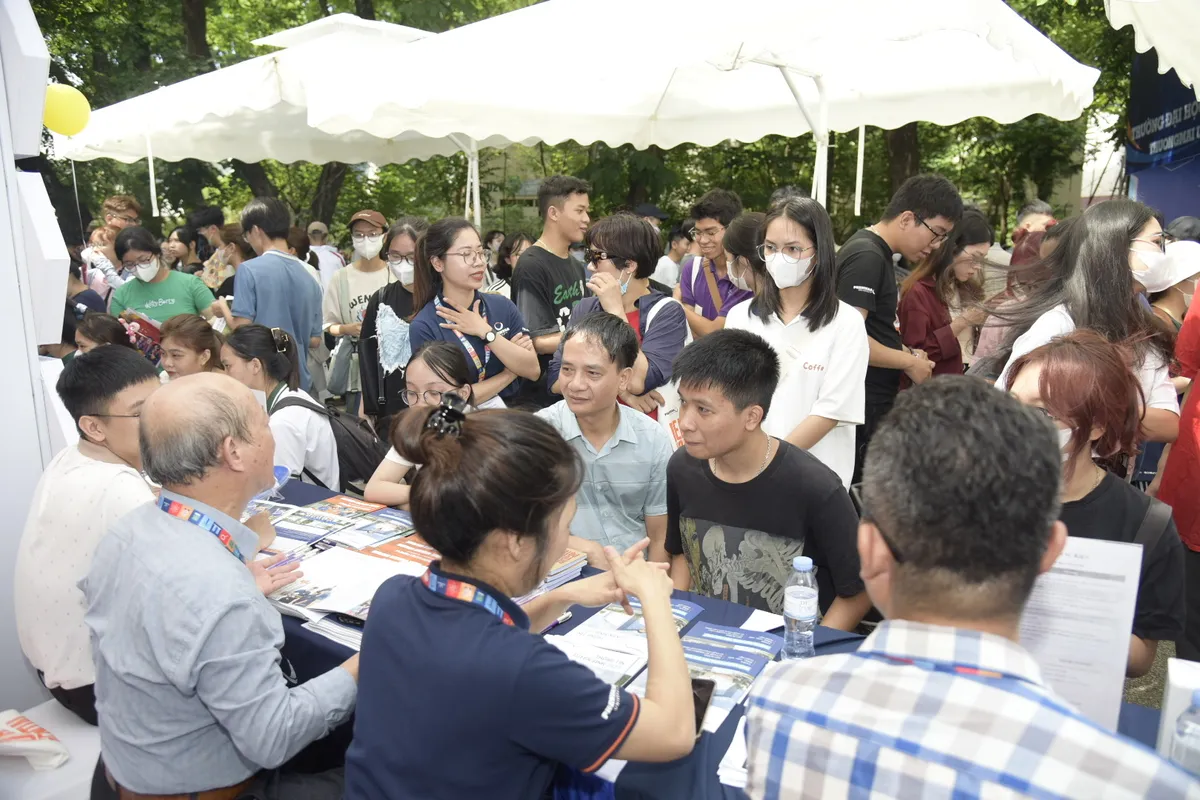 Đăng ký xét tuyển 2023: Không nên ‘bỏ trứng vào 1 giỏ’, cần có chiến thuật chọn trúng, chọn đúng - Ảnh 7.