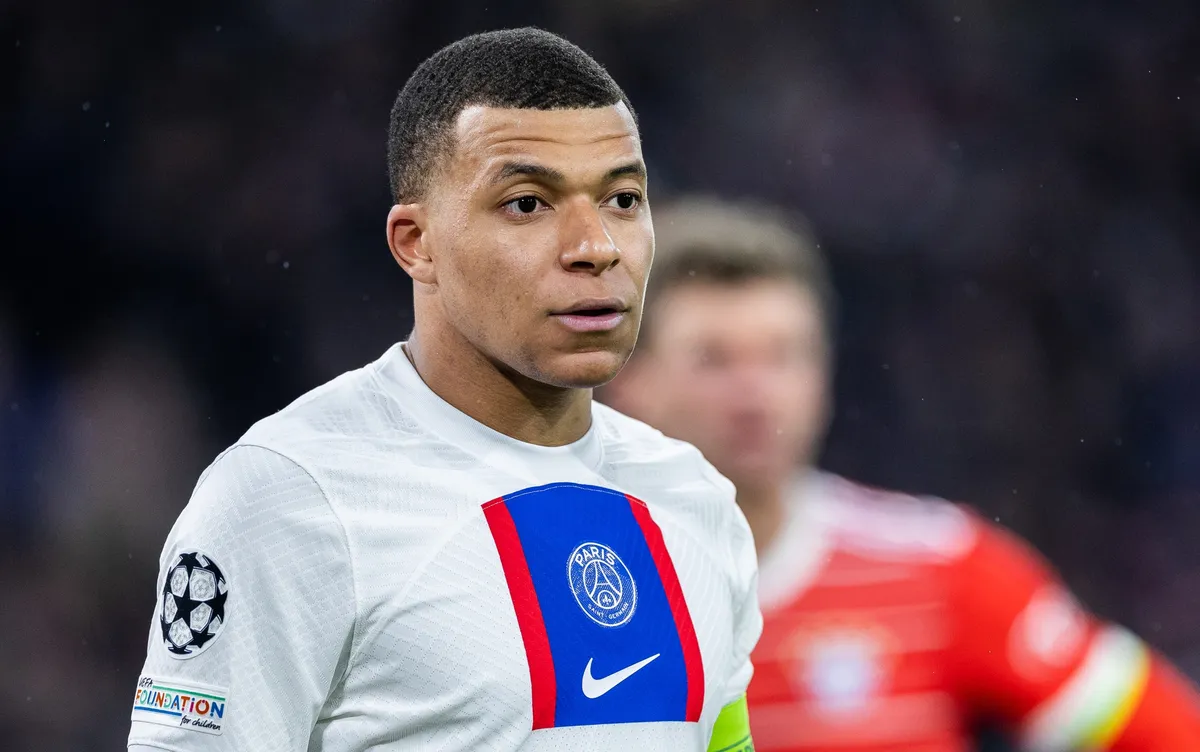 Mbappe gia nhập hội &ldquo;người thừa&rdquo; tại PSG - Ảnh 1.