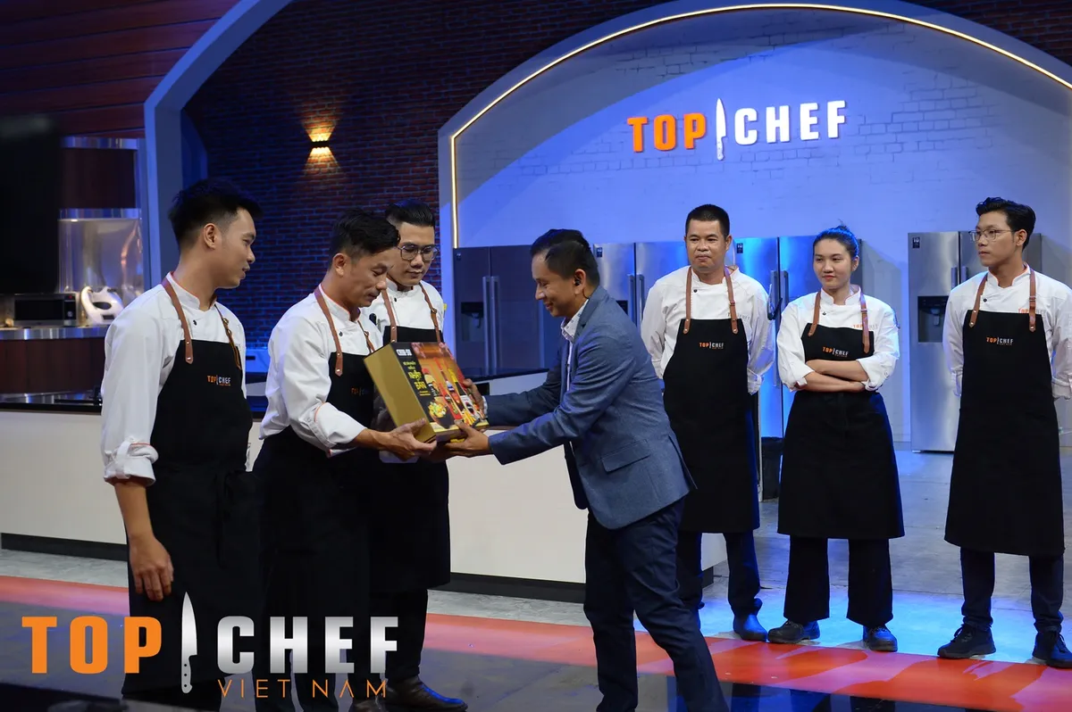 Top Chef - Tập 7: Quỳnh Anh Shyn trầm trồ trước món lẩu Việt với nước dùng trên 3 vị - Ảnh 16.