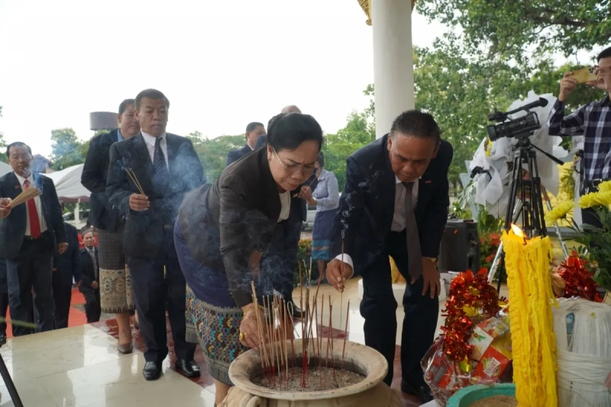 Kỷ niệm 76 năm Ngày Thương binh - Liệt sĩ tại Lào - Ảnh 1.