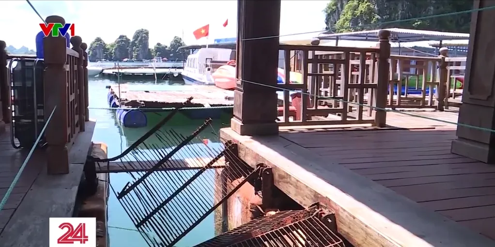 Quảng Ninh: Khẩn trương cứu 2 l&agrave;ng ch&agrave;i nổi - Ảnh 1.