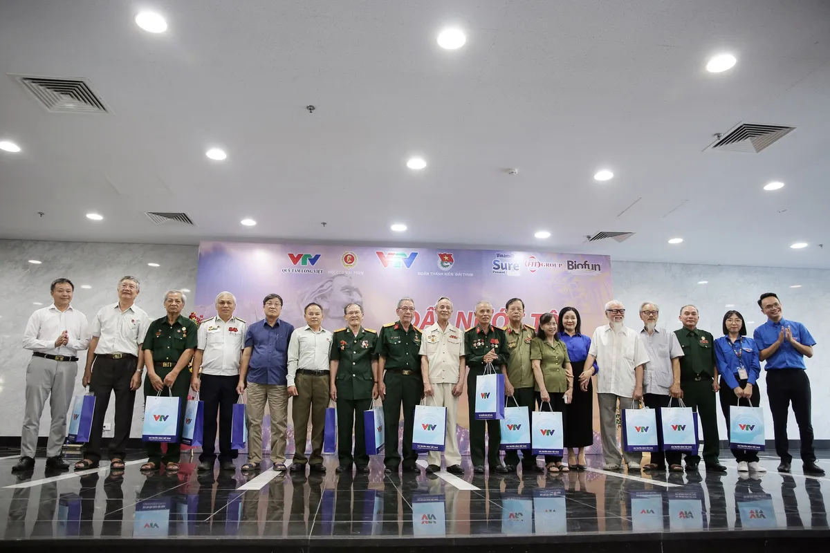 Hội Cựu chiến binh và Đoàn Thanh niên VTV tri ân liệt sĩ, gặp mặt thương binh và gia đình người có công - Ảnh 17.