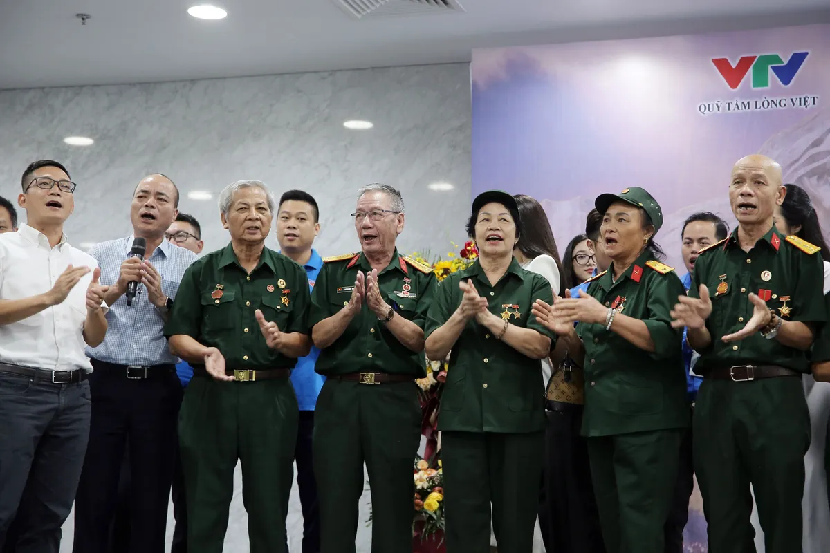 Hội Cựu chiến binh và Đoàn Thanh niên VTV tri ân liệt sĩ, gặp mặt thương binh và gia đình người có công - Ảnh 20.