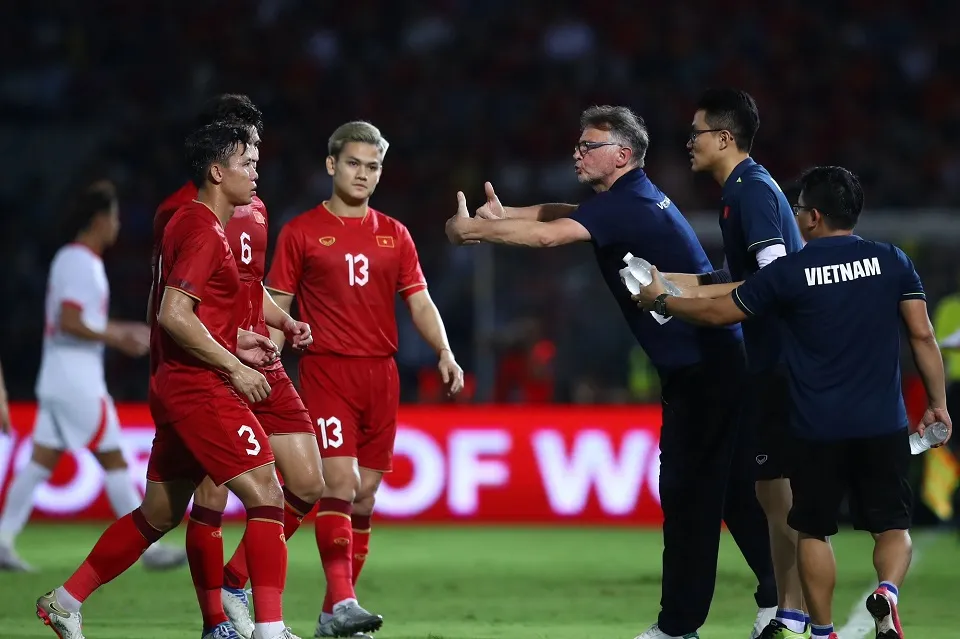 HLV trưởng Phlippe Troussier tham dự lễ bốc thăm Vòng loại World Cup 2026 và Asian Cup 2027 - Ảnh 2. HLV trưởng Phlippe Troussier tham dự lễ bốc thăm Vòng loại World Cup 2026 và Asian Cup 2027 - Ảnh 2.