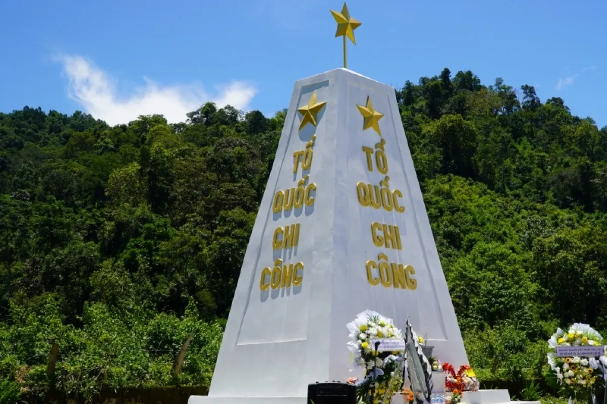 Kỷ niệm 76 năm Ngày Thương binh - Liệt sĩ tại Lào - Ảnh 3.